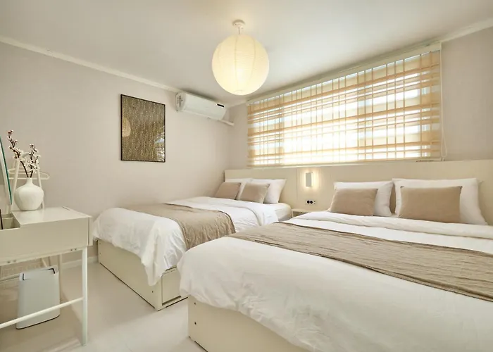 Apartment Loraㅣurban Hanok Stayㅣ4queen Bedsㅣsleeps 8 *