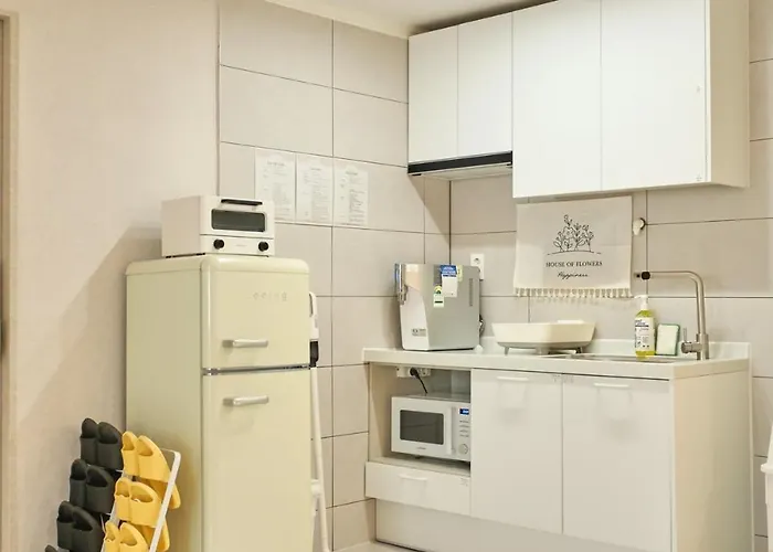 Apartment Loraㅣurban Hanok Stayㅣ4queen Bedsㅣsleeps 8 Seoul
