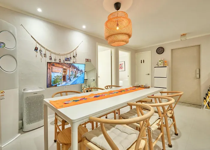 Loraㅣurban Hanok Stayㅣ4queen Bedsㅣsleeps 8 * Seoul