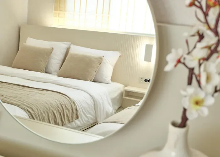 Apartment Loraㅣurban Hanok Stayㅣ4queen Bedsㅣsleeps 8