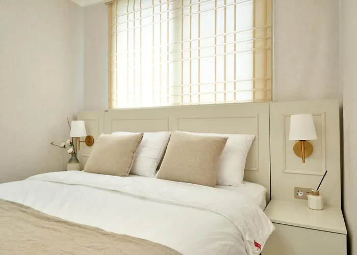 Loraㅣurban Hanok Stayㅣ4queen Bedsㅣsleeps 8 Apartment *