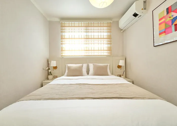 Apartment Loraㅣurban Hanok Stayㅣ4queen Bedsㅣsleeps 8 *