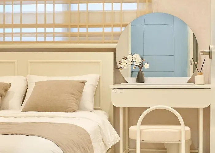 Loraㅣurban Hanok Stayㅣ4queen Bedsㅣsleeps 8 Apartment Seoul