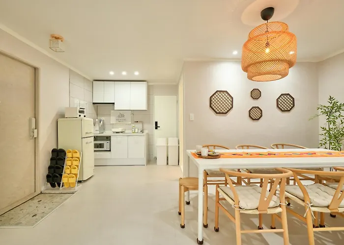 Apartment Loraㅣurban Hanok Stayㅣ4queen Bedsㅣsleeps 8 Seoul
